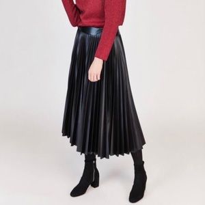 Tara Jarmon Black Leather Pleated Skirt